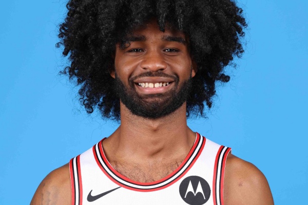 湖人欲用里夫斯换公牛核心科比-怀特:双星对决,谁能成为紫金军团新引擎? 湖人欲用里夫斯换公牛核心科比-怀特:双星对决,谁能成为紫金军团新引擎?